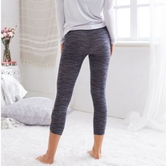 Aerie Chill. Play. Move. 3/4 Crop Gray Leggings - Picture 2 of 10